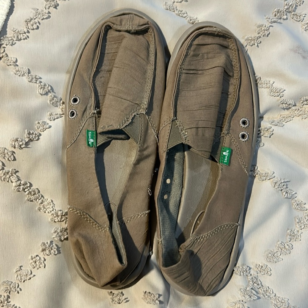 Sanuk women’s size 8 basically new